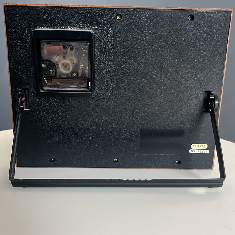 Quartz clock - Picture 2 of 3